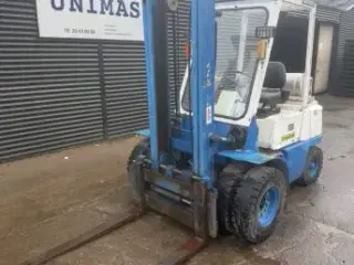 Semi-Terrænggående gaffeltruck 