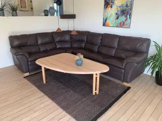 Hjørnesofa i mørkebrunt læder
