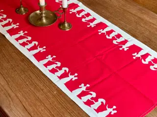 Sødahl bordløber, rødt print, 140 x 44,5 cm