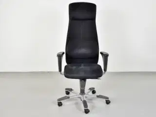 Häg signet kontorstol i sort med armlæn og høj ryg