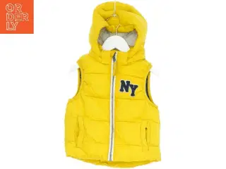Børnet vest med hætte fra H&M (str. 104)