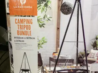 La Hacienda Tripod hængegrill med støbejerns gryde