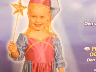 udklædningstøj: prinsesse og sæt med drage