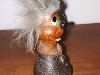 Flot lille teak figur