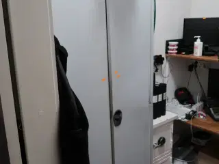 Stålskab uden indhold