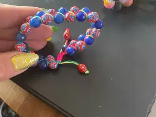 Nye knyttede armbånd