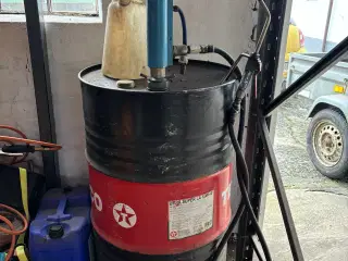 Oliepumpe til 200l tromle til trykluft