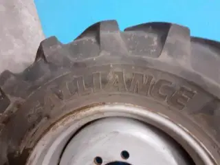 24"   460/70R24    (17.5 LR 24)