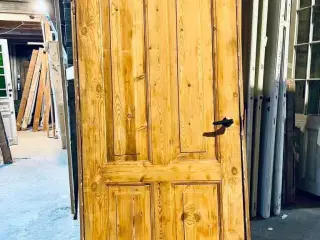 Lav, umalet Dannebrogsdør m. karm