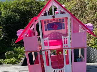 Barbie hus med dukker og hest