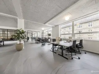 607 m2 unikt lejemål med stor møbleret tagterrasse og skøn kantine