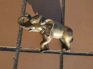 Gammel Messing elefant på ca. 1/2Kil0