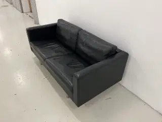 2 1/2 Pers.Sofa i sort semianilin læder.