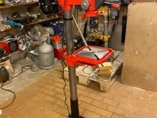 to år gammel søjleboremaskine