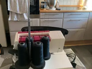 Pfaff overlokker sælges..