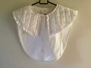 Flæsekrave/snydeskjorte i onesize.