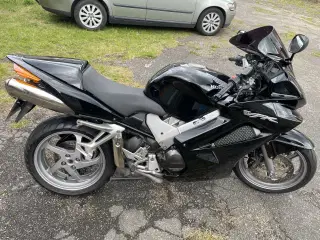 Honda VFR 800A Vtec