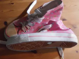 Basketstøvler i pink m. sølvstjerner