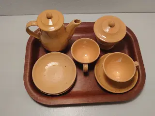 Vintage børne kaffestel på teaktræsbakke. Silva