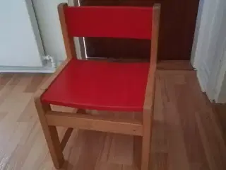 Rød barne stol