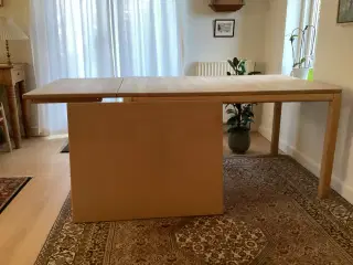 Spisebord i bøg