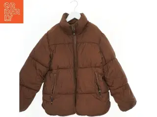 Brun vatteret jakke fra H&M (str. 146)