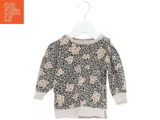 Bluse med blomstermønster fra VRS (str. 74)