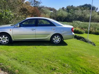 Toyota camry. 