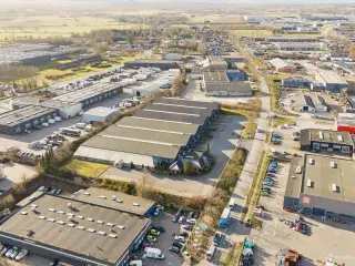 Lagerhaller til leje i Odense – 7 911 m² lager- og logistikejendom med 10 porte