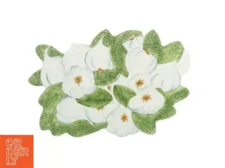 Keramisk blomsterformet fad (str. 31. x 21 cm)