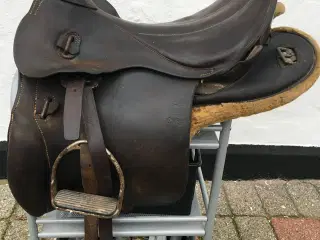 Tysk militærsadel