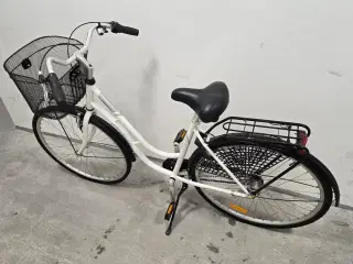 Helt ny damecykel sælges