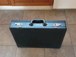 Kuffert/taske og Metalbox 10krstk