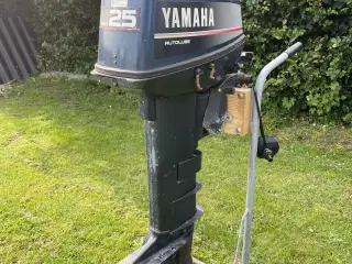 Yamaha 25 hk m. langt ben og selvblander 