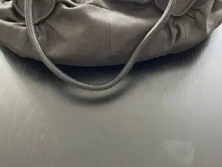 Adax lædertaske i sort 