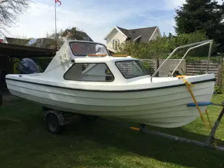 Velholdt motorbåd