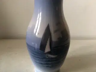 Vase med sejlbåd