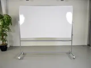 Vanerum dobbeltsidet whiteboard svingtavle på hjul