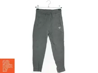 Grå sweatpants med logo og striber fra Hummel (str. 134)