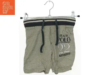 Børneshorts med tekst fra Petibom (str. 68)