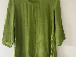 Tunika i flot grøn farve
