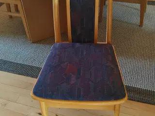 Spisebord med udtræk + 4 stole