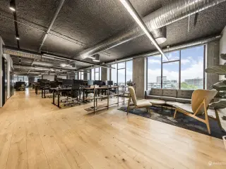 Privat kontorsuite med 12 arbejdspladser i augusthus