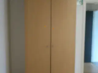 Klædeskab