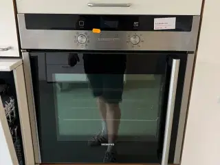 Indbygningsovn SIEMENS HB33L1540S (sidehængt låge)