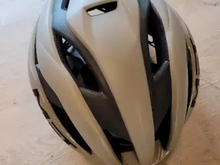 MET Trenta 3K Carbon