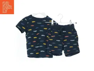 Sæt med T-shirt og shorts med bilmotiver fra Lindex (str. 92)