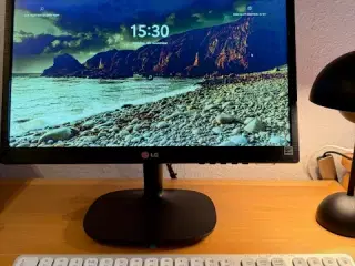 LG 20 skærm m VGA til HDMI + lyd adapt. lidt brugt