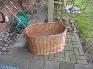 Stor flettet kurv