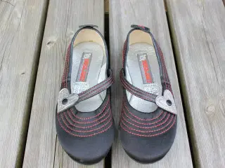 Footwear.com